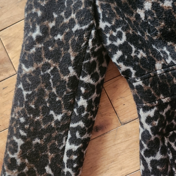 Gorgeous leopard print coat - Picture 3 of 5